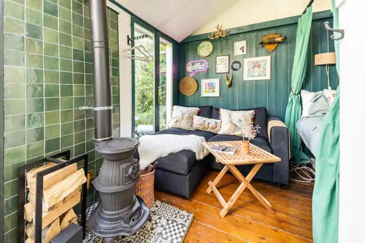 The Lodge - A Tranquil Escape Atworth Exterior foto