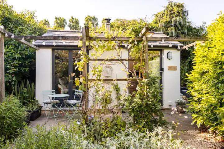 The Lodge - A Tranquil Escape Atworth Exterior foto